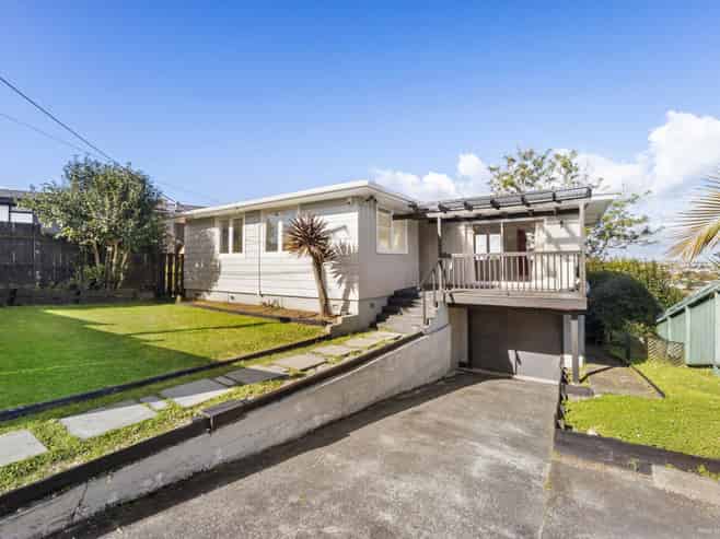 44 Chorley Avenue, Massey