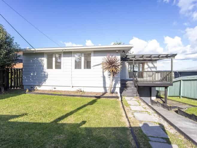 44 Chorley Avenue, Massey