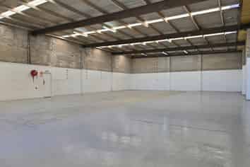 High quality warehouse with yard in Morningside