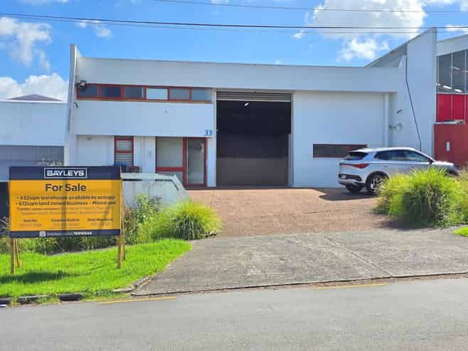 High quality warehouse with yard in Morningside