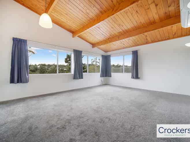 2/75 Atkinson Road, Titirangi