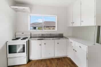 2/192 Buckland Road, Mangere