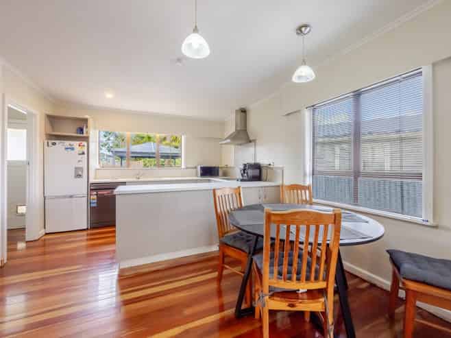 51 Downing Avenue, Pirimai