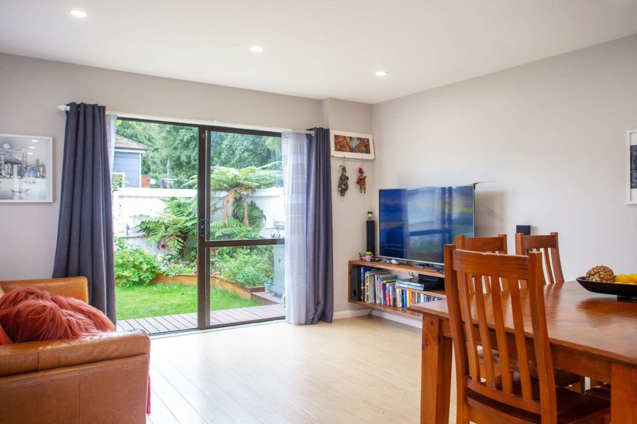 Two Bedroom Modern Townhouse - Vista 3