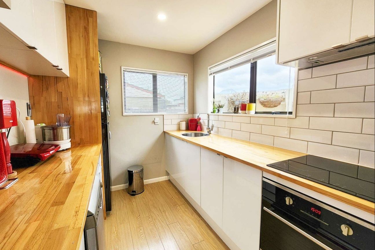 Two Bedroom Modern Townhouse - Altro