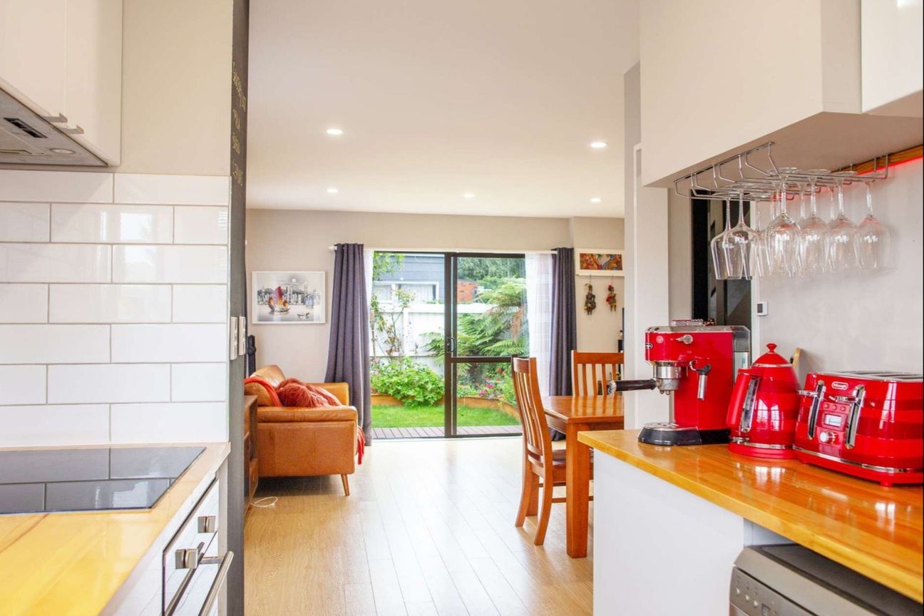 Two Bedroom Modern Townhouse - Vista 2