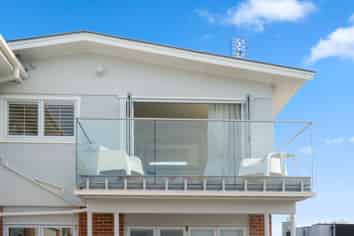 5/241 Hurstmere Road, Takapuna