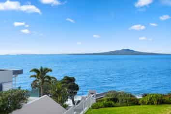5/241 Hurstmere Road, Takapuna