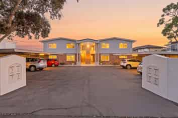 5/241 Hurstmere Road, Takapuna