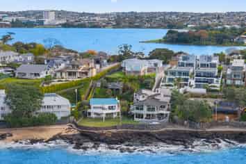 5/241 Hurstmere Road, Takapuna