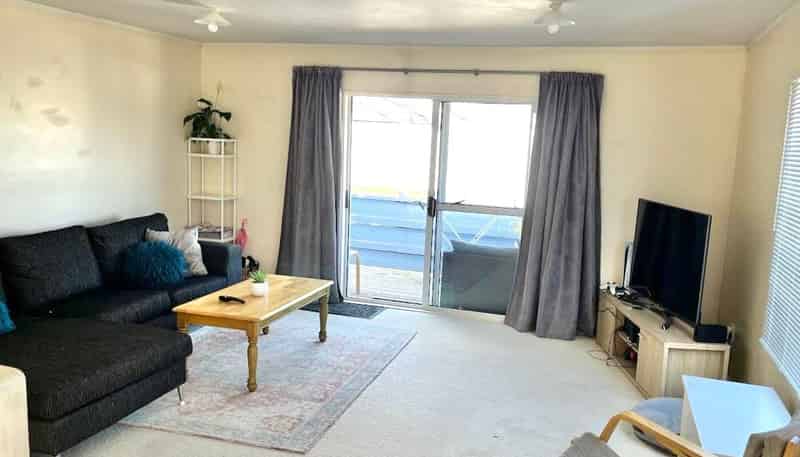 2/15A Heathglen Place, Bayview