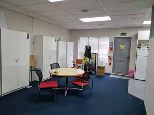 Well presented commercial space