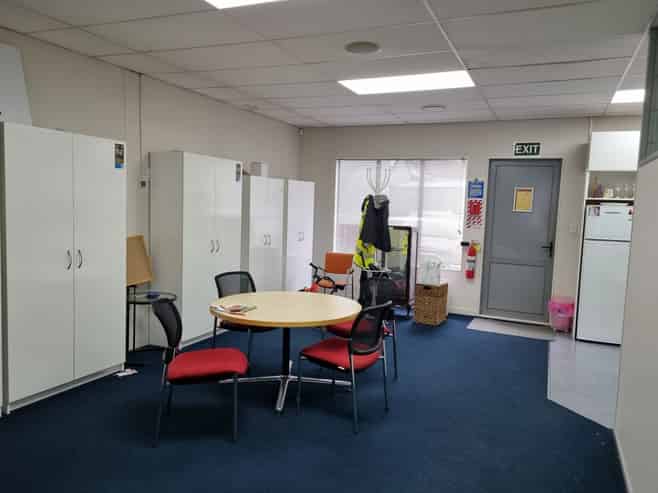 Well presented commercial space