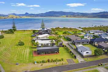 101 Kelly Jade Avenue, Matarangi