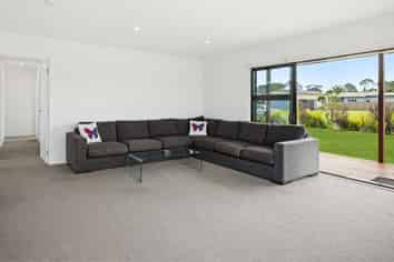 101 Kelly Jade Avenue, Matarangi
