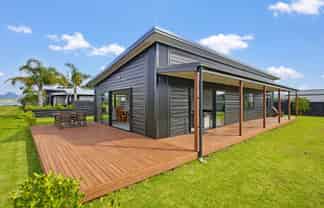 101 Kelly Jade Avenue, Matarangi