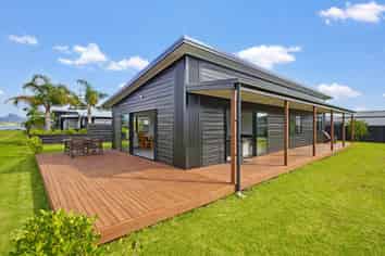 101 Kelly Jade Avenue, Matarangi