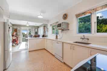 9  Porter Crescent, Helensville