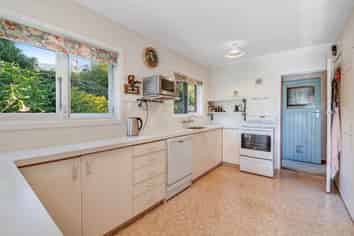 9  Porter Crescent, Helensville