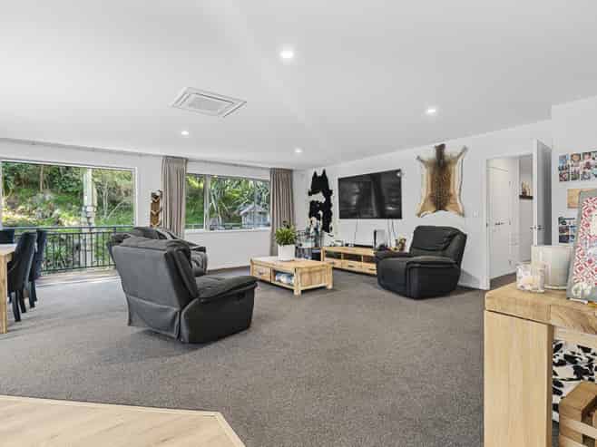 198 Seaview Road, Westown