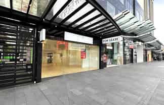 AFFORDABLE BROADWAY RETAIL OPPORTUNITY
