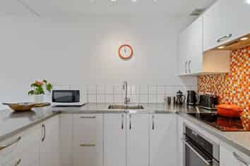2/98 Office Road, MERIVALE