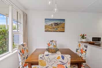 2/98 Office Road, MERIVALE