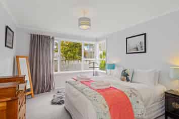 2/98 Office Road, MERIVALE