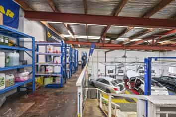 Chattel-equipped Wairau automotive workshop