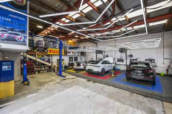 Chattel-equipped Wairau automotive workshop