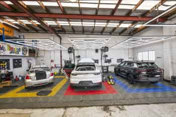 Chattel-equipped Wairau automotive workshop