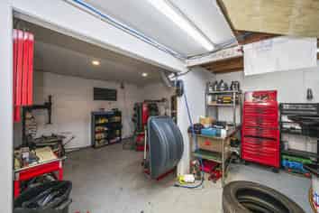 Chattel-equipped Wairau automotive workshop