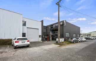 Chattel-equipped Wairau automotive workshop