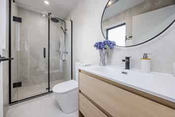 2/18 Bradbury Road, Botany Downs