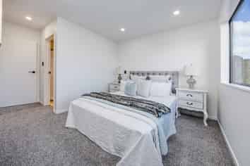 2/18 Bradbury Road, Botany Downs