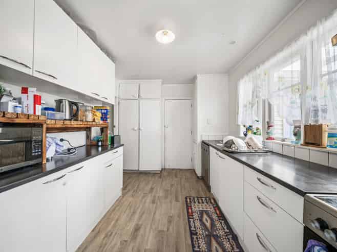 16 Beaubank Road, Kelston