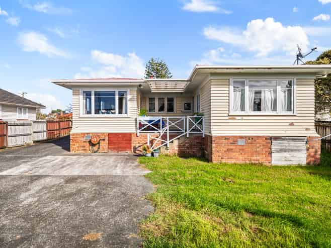 16 Beaubank Road, Kelston