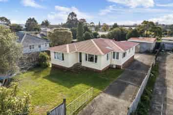 16 Beaubank Road, Kelston