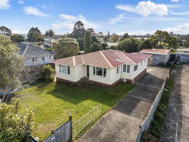 16 Beaubank Road, Kelston