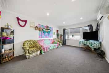 16 Beaubank Road, Kelston