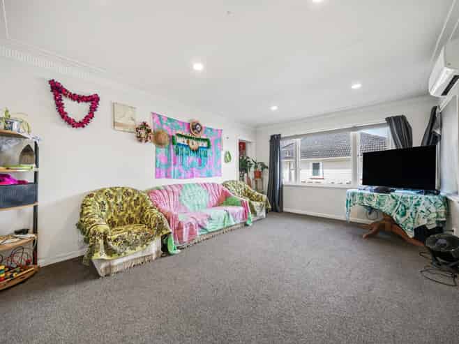 16 Beaubank Road, Kelston