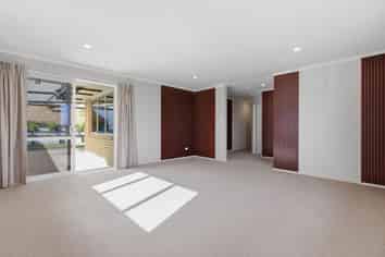 14 Estuary View Road, Welcome Bay