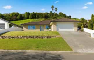 14 Estuary View Road, Welcome Bay