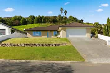 14 Estuary View Road, Welcome Bay