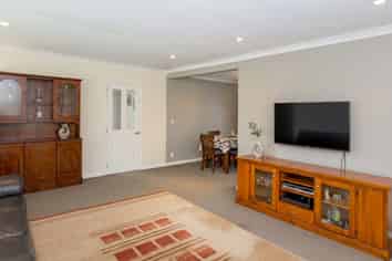 318 Te Moana Road, Waikanae