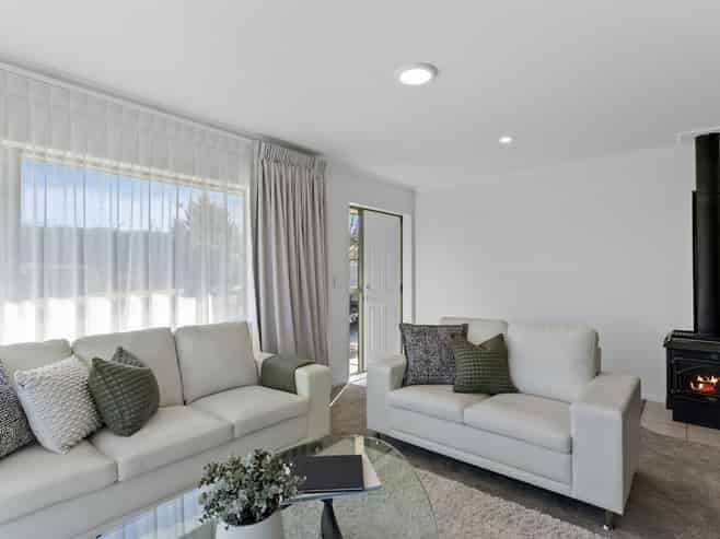 714 Courtenay Road, Charing Cross