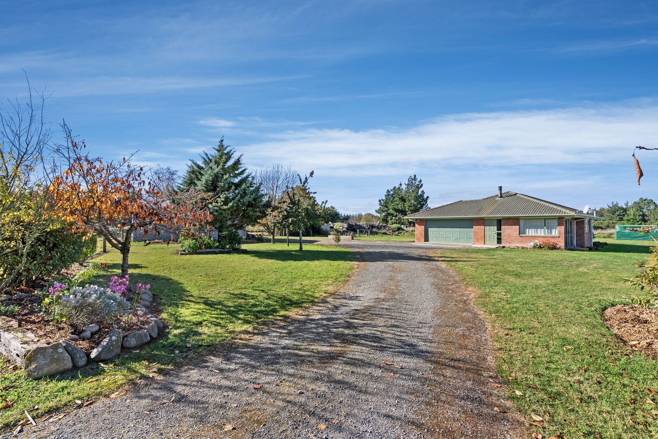 Stylish country living with space shelter and shed, Darfield