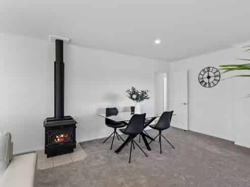 714 Courtenay Road, Charing Cross