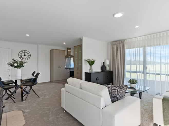 714 Courtenay Road, Charing Cross