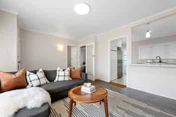 2/56a Taharoto Road, Takapuna
